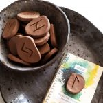 Product ontwerp. Runenorakel in keramische schalen